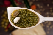 Pesto olivové - česnek a chilli